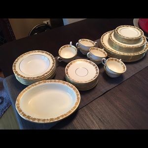 Wedgewood Bone China 10 place & serving